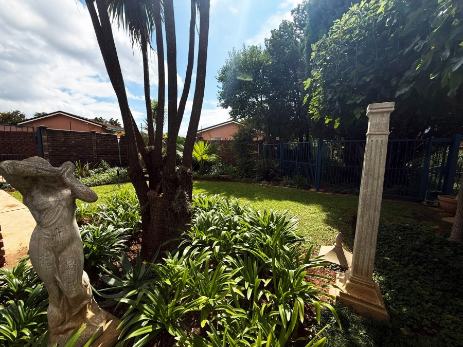 3 Bedroom Property for Sale in Kannoniers Park North West